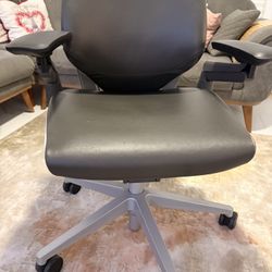 Steelcase Gesture Office Chair - Ergonomic Work Chair with Wheels for Carpet - Comfortable - Intuitive-to-Adjust for Desk - 360-Degree Arms - Graphite