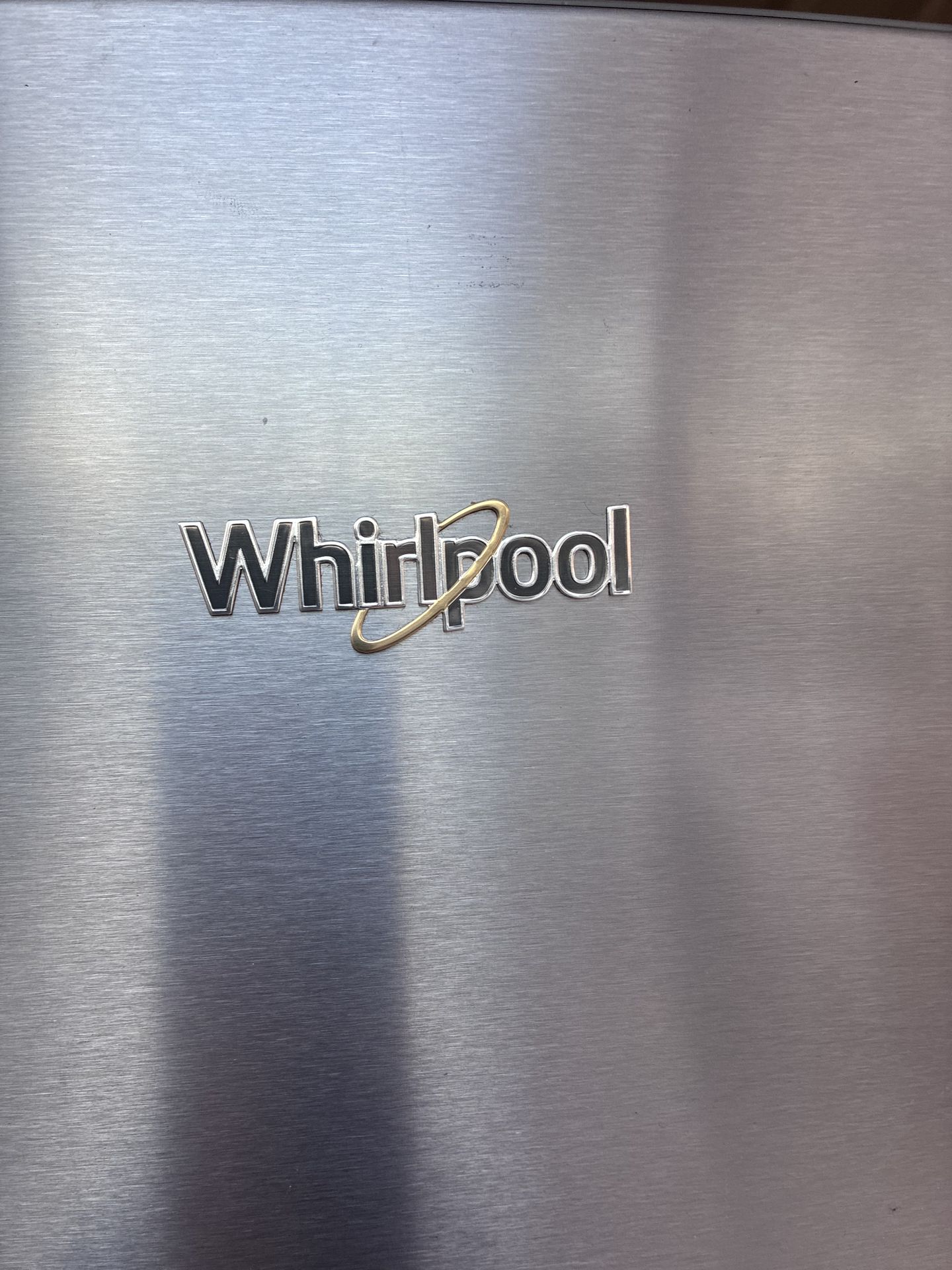 Refrigerator whirlpool