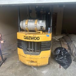 Forklift (with fork attachment 