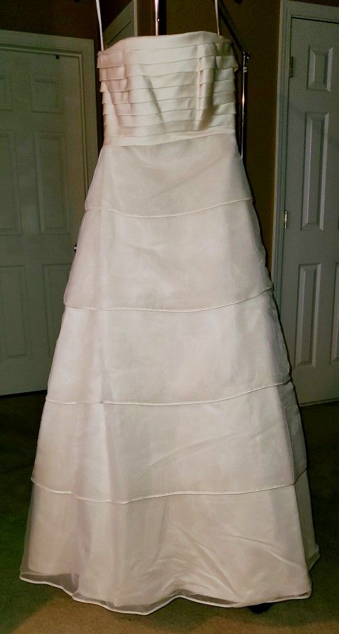 Wedding Dress $300 NEW with Tags 
