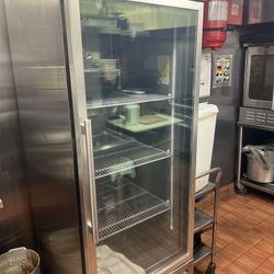 Commercial Glass Door Refrigerator – Like New – Works Perfectly