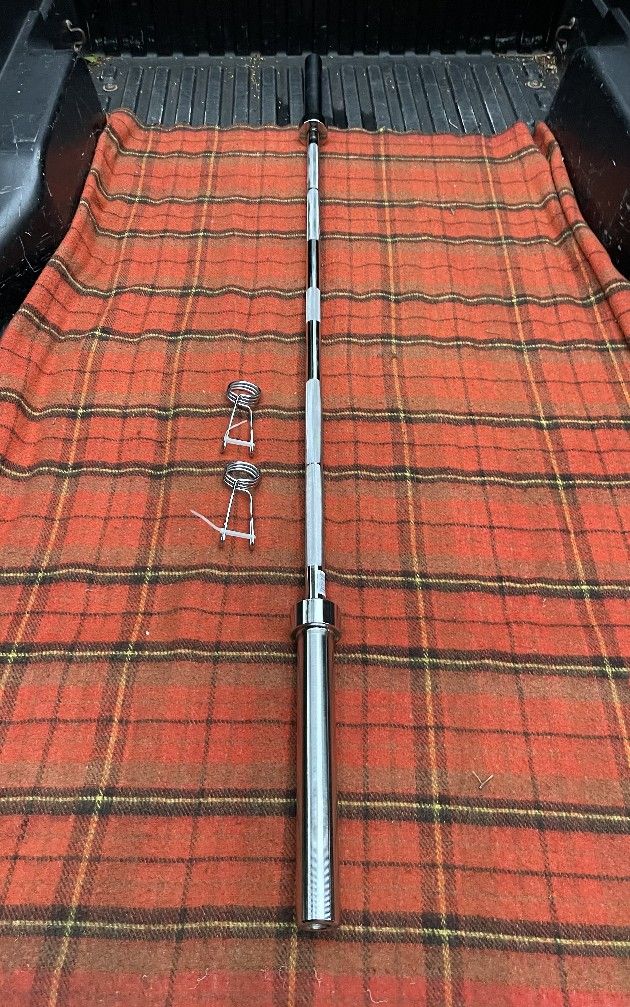 NEW  OLYMPIC  7 FOOT / 45 LB. BARBELL BAR 
ALSO HAVE :   EZ  CURL  BARS  / 6  FOOT / 5 FOOT  BARS /  HEX  BARS  / OLYMPIC  &  STANDARD  DUMBBELL BARS