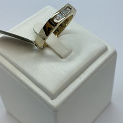 14K Gold Diamond Ring. New 