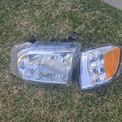 Headlight Assembly 2004-2006 TOYOTA TUNDRA