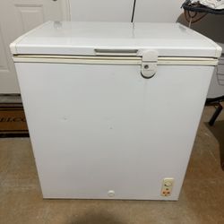 GE Chest Freezer 