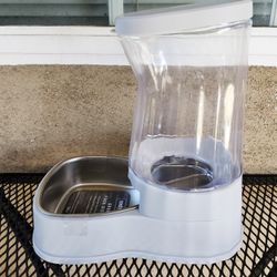 Brand NEW - Rowdy Pups Club Gravity Food Dispenser - 3.6 lbs