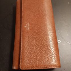 GORGEOUS NEW Fossil Genuine Leather 7" Tan Wallet.

