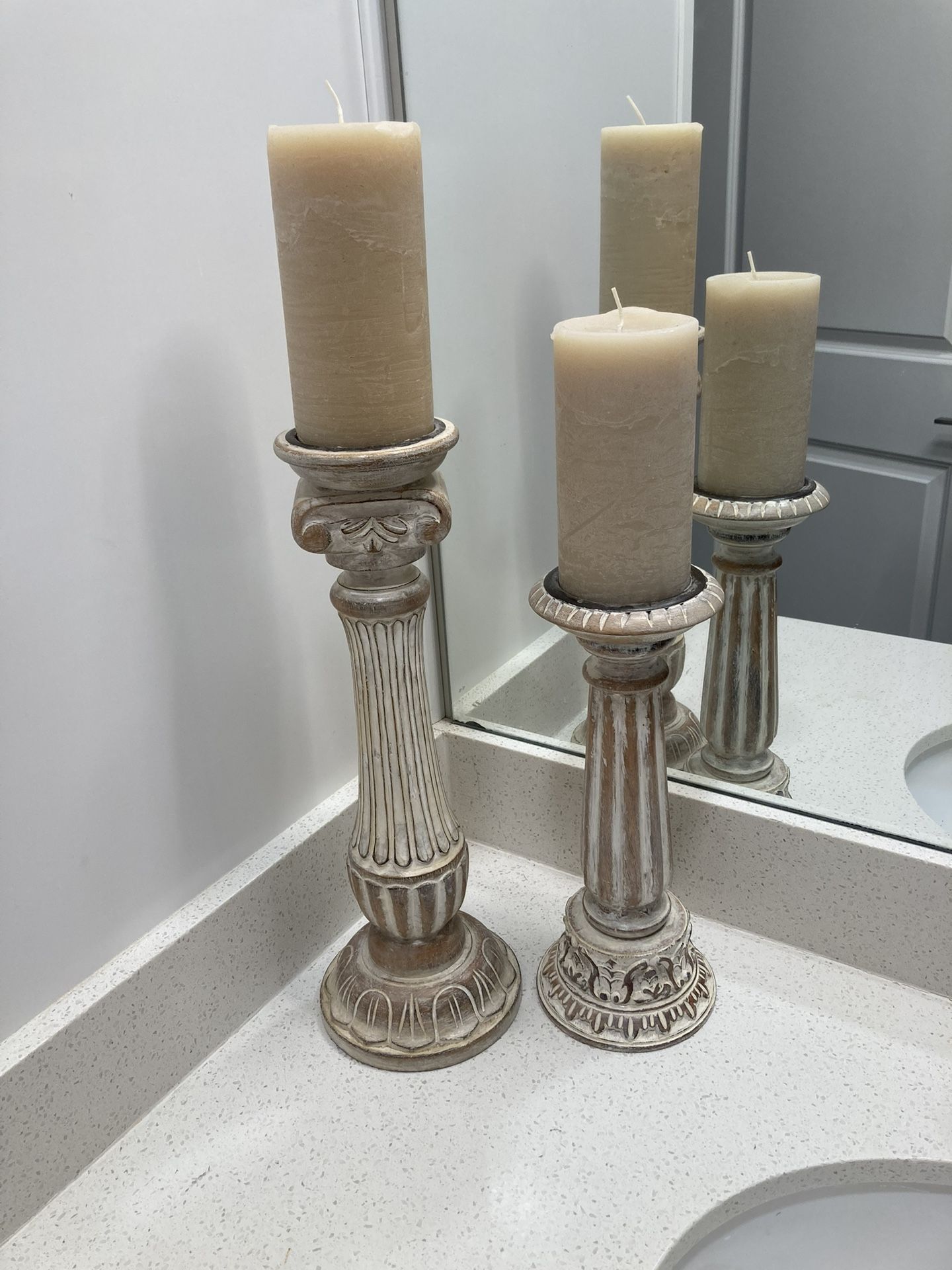 Distressd wooden candle holders with vanilla Bombay candles