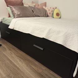  Bedframe Queen Size 