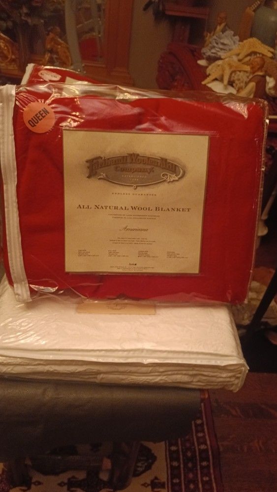 2 New Queen Size 100% Lambswool Blankets Made By Faribualt Mill