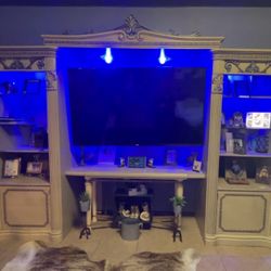 Entertainment Center In Very good Condition $180 .. Must Pick up in Edinburg 