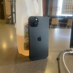 iPhone 15 Plus (2) / iPhone 15 (1)