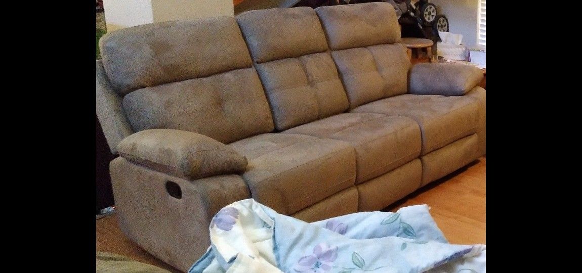 Free Fixer Upper Sofa Couch With 2 Recliners
