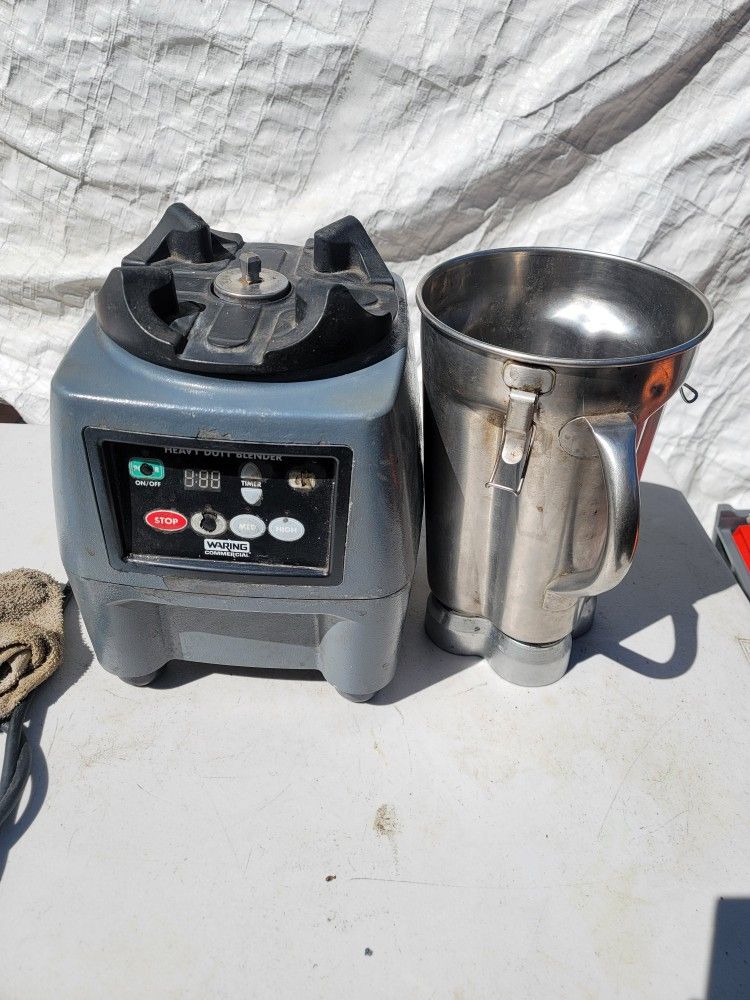Commercial Blender Heavy Duty Waring
For fix o pat
The motor works but need fix
$ 350. For parts o fix