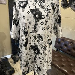 Size 9 shoes XL shirt