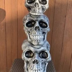 Tripple Decker Skull Statue