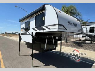 2027 Sun Trek 700