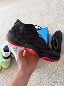 Jordan future black and red