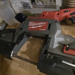 Milwaukee m18 deep cut bandsaw