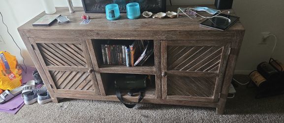 Signature Brown 4-Piece Living Room Set with TV Stand – Like New - Savannah, GA