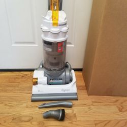 NEW cond DYSON ANIMAL VACUUM WITH COMPLETE ATTACHMENTS  , AMAZING POWER SUCTION  , WORKS EXCELLENT  , IN THE BOX 