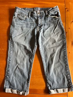 Women's Light Wash Denim Capri Jeans size 8
