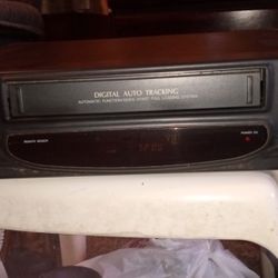 VHS  Player No Remote 