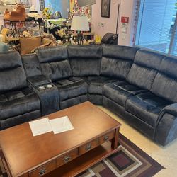 New 3 Reclining Sectional.  Grey, Black Or Brown Velvet.  116x104x41H.  Free Delivery!