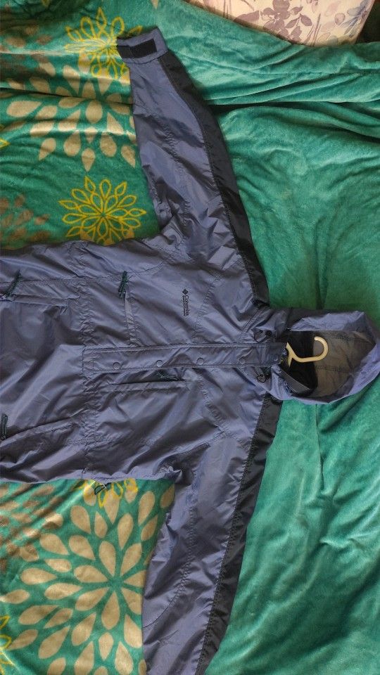 Columbia-Women's Windbreaker (Large)