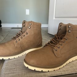 Men’s Lugz boots - Like New, Never Worn 