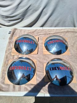 NoS Pre-owned Center Cap for Chevrolet truck between 47-53
