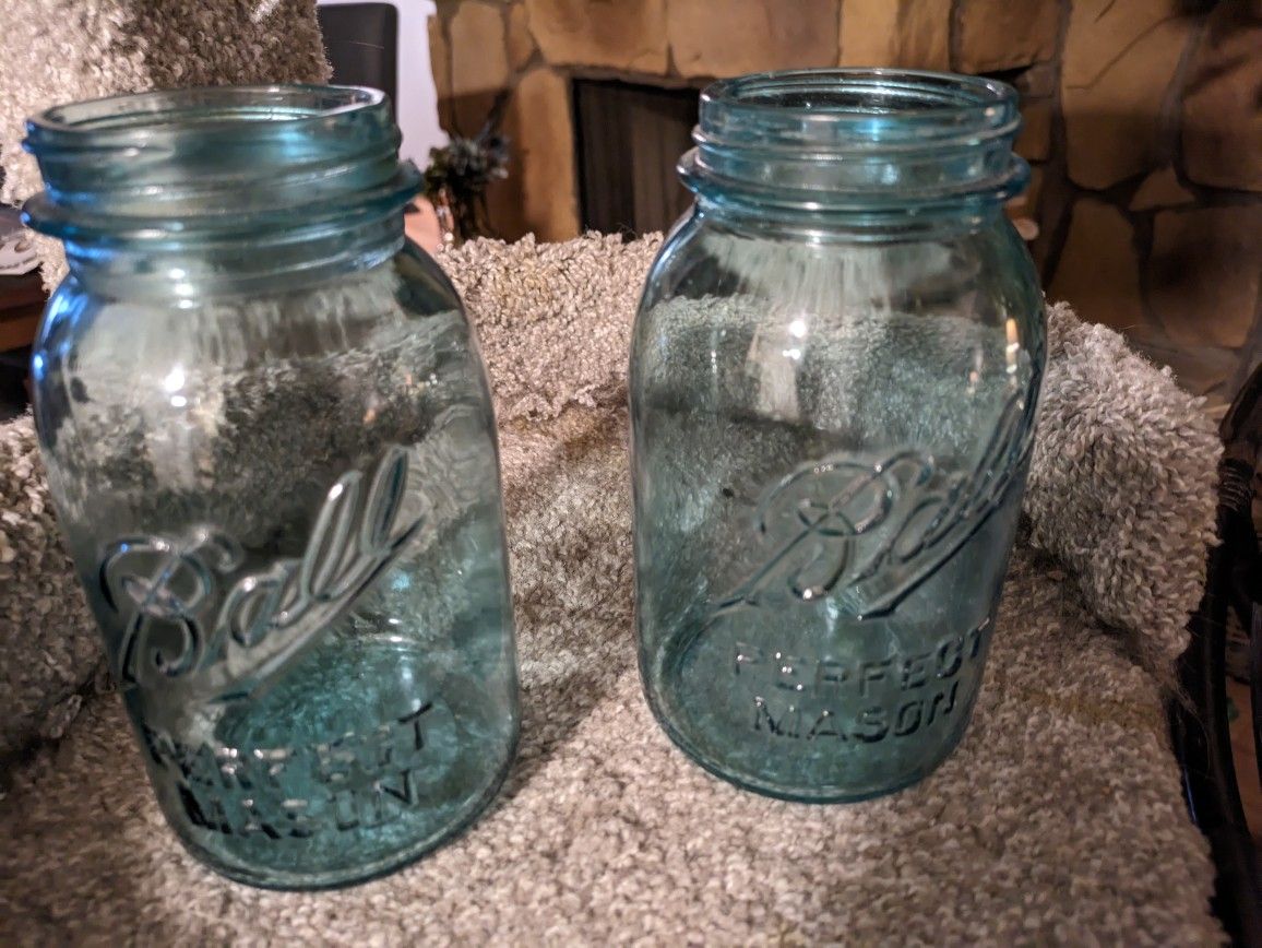 Mason Jars 2 Like New