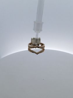 14K Yellow Gold Ladys Diamond ring Jacket 0.3 Total Weight On The Diamonds 