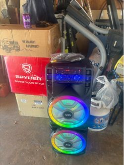Portable speaker with microphone bocina portátil