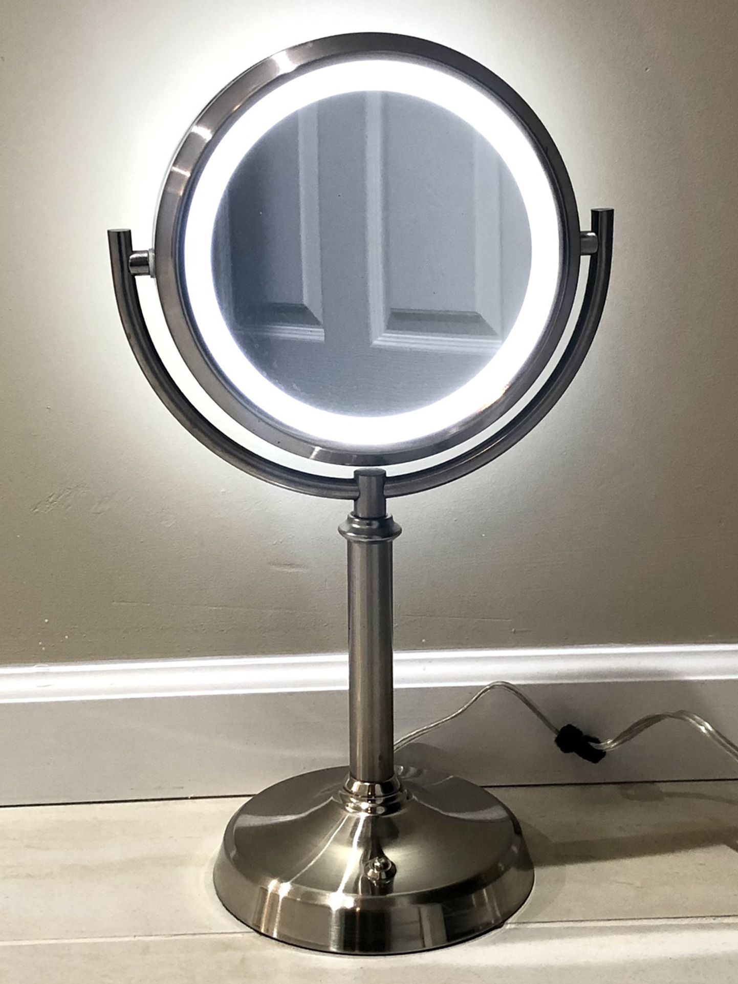 Professional 8.5" Lighted Makeup Mirror, 10X Magnifying Vanity Mirror with 32 Medical LED Lights, Senior Pearl Nickel Cosmetic Mirror,Brightness