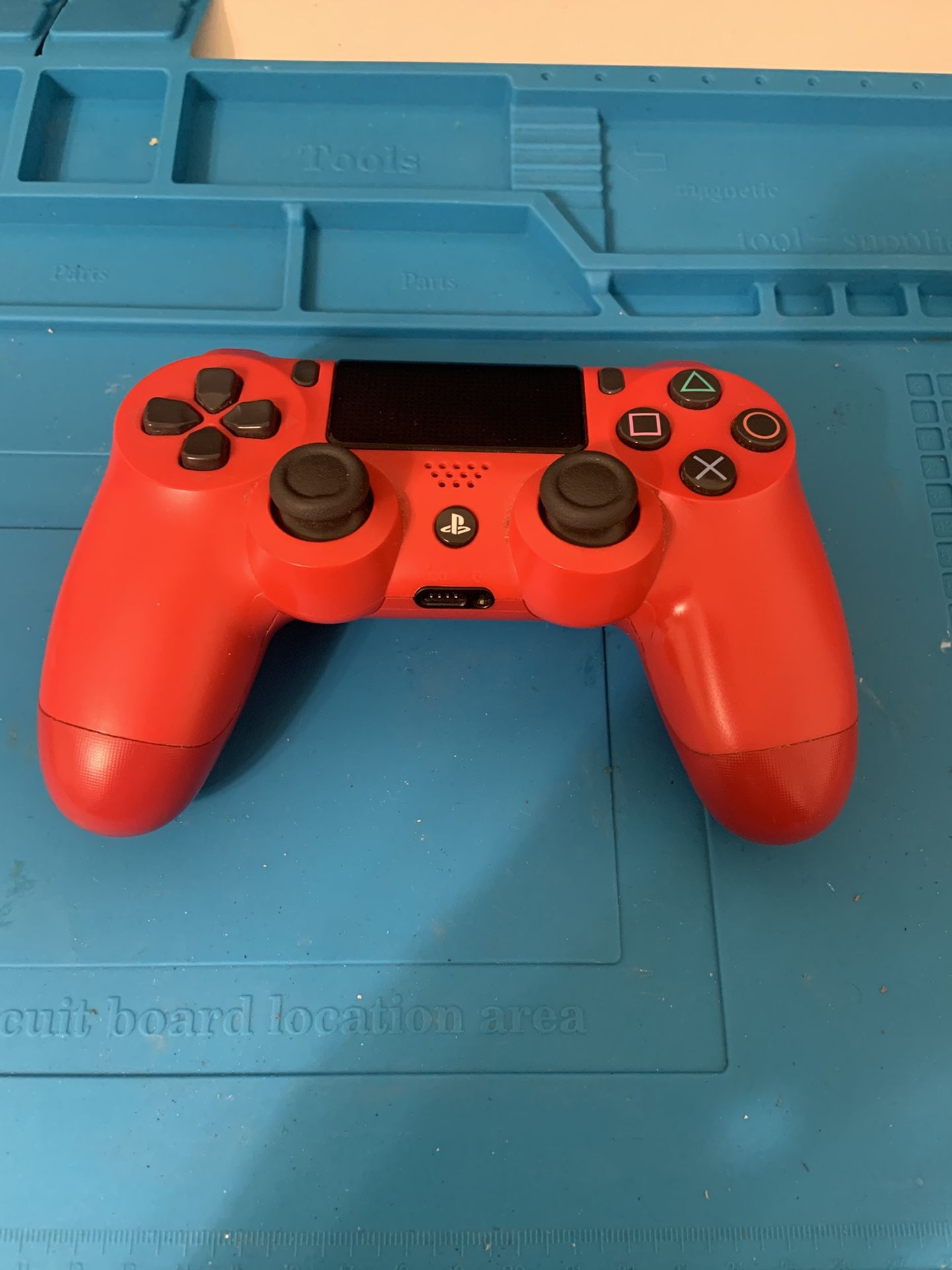 PlayStation 4 Controller (red)