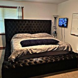 Brand New/ Black Velvet Queen Storage Platform Bed Frame 