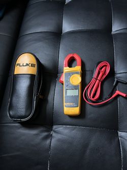 Fluke 323 Clamp Meter
