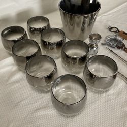 Vintage Dorthy Thorpe Bar Set