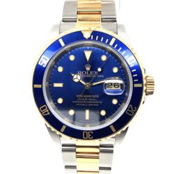 Rolex Submariner 🤙🏾❤️  Pre-owned Rolex Submariner. Has a stainless steel 40mm case and two-tone, stainless steel and 18K yellow gold, oyster style b