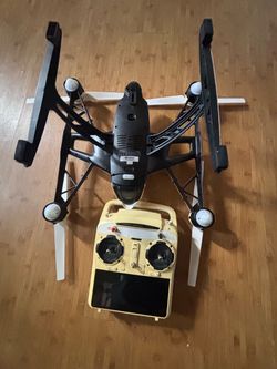 Yuneec Quadcopter Drone with Remote Controller