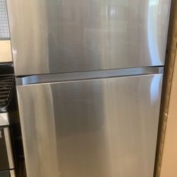 New Scratch And Dent Samsung 33”top Freezer Fridge Stainless 6 Months Warranty .