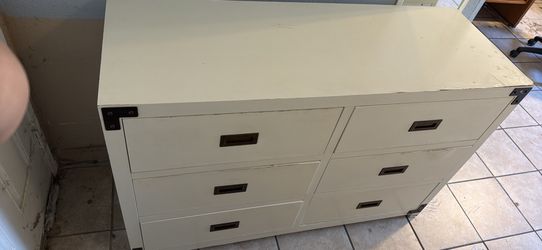 DRESSER (6) DRAWERS – SOLID  PICK UP IN ATWATER