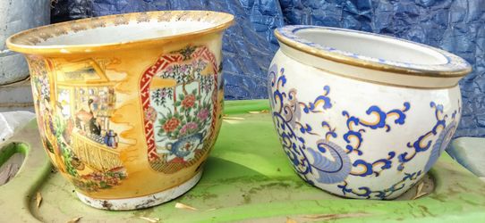 2 Oriental Pots