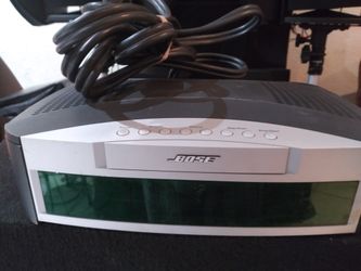 BOSE. MODEL AV3-2-1 MEDIA CENTER CONSOLE WITH ONE CABLE