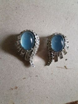 Vintage earrings from 1940 to 60