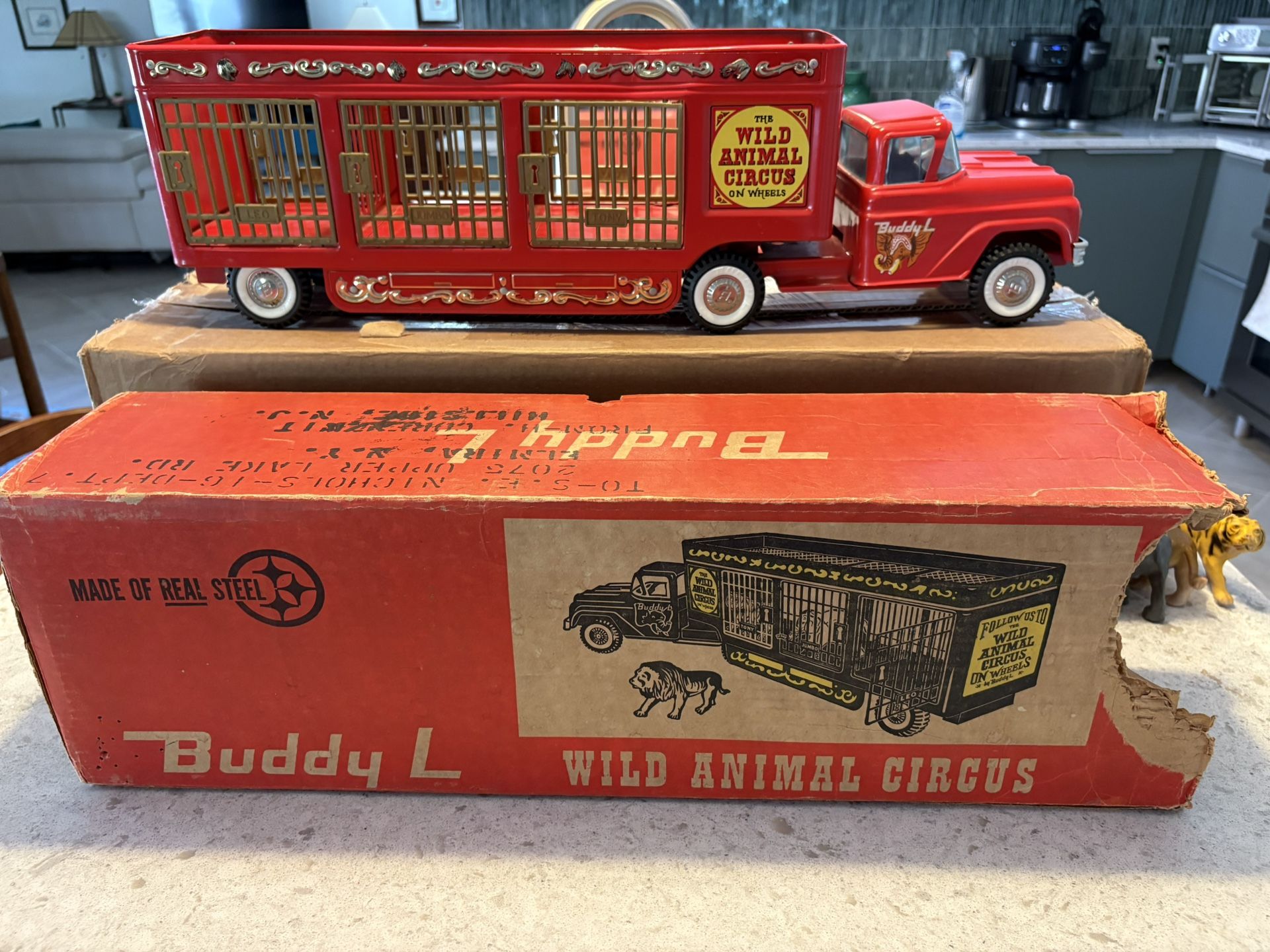 Vintage Buddy L Wild animal Circus Truck & Box