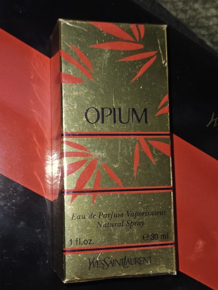 OPIUM 1 fl OZ. PERFUME SPRAY "SEALED"
