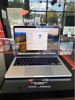 MacBook Pro 13” M1 Chip 8GB Ram 256SSD! 90 Day warranty! We offer financing.