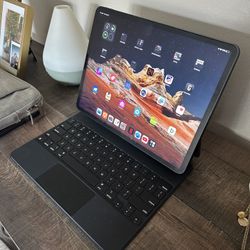 iPad Pro 12.9”w/ Magic Keyboard (5th Gen) - 512 GBs 
